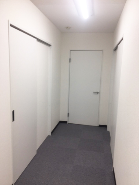 西新宿の賃貸オフィスー内装工事｜通路3