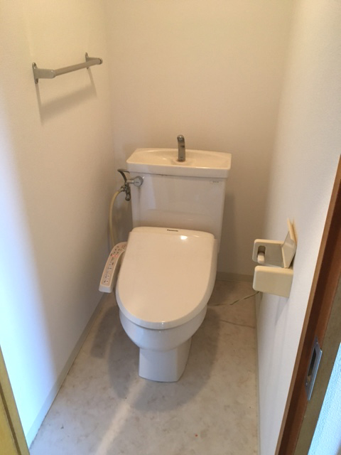 新宿の賃貸オフィスー内装リフォーム前｜トイレ